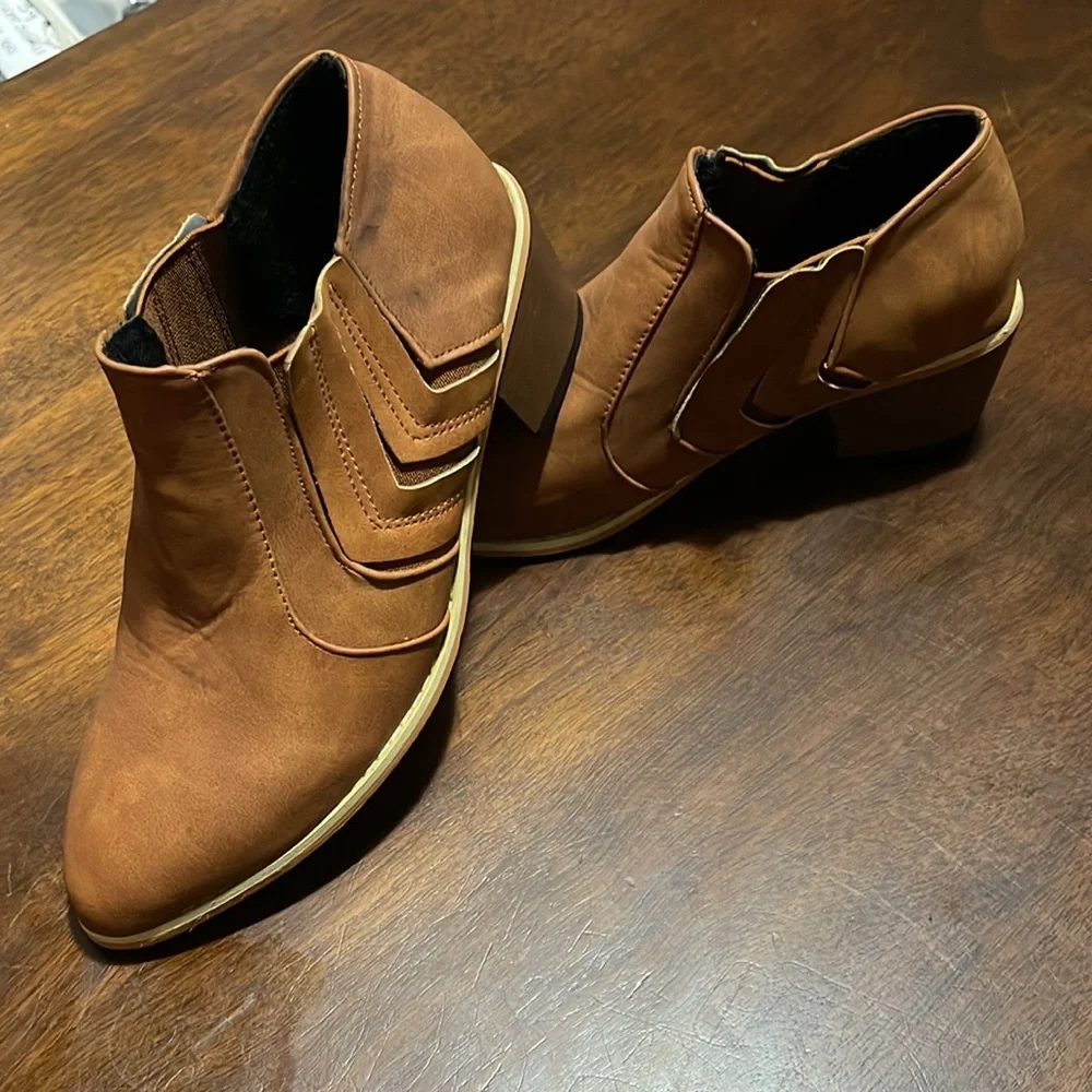Brand new faux leather ankle boots - Picture 4 of 5